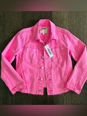 L’Agence NWT Jean Jacket “Janelle” in bright Pink. 🩷🌸🩷